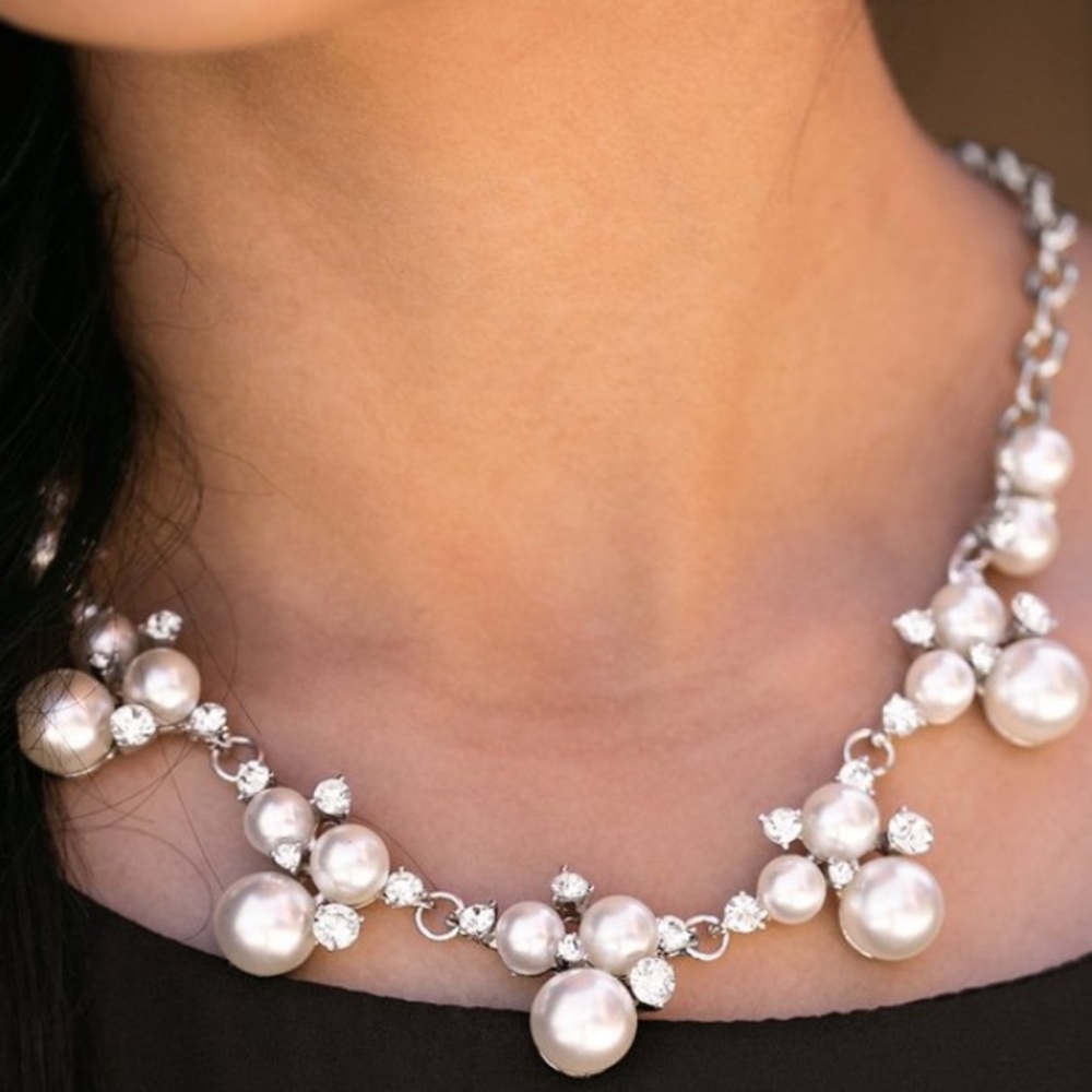 Pearl bauble necklace